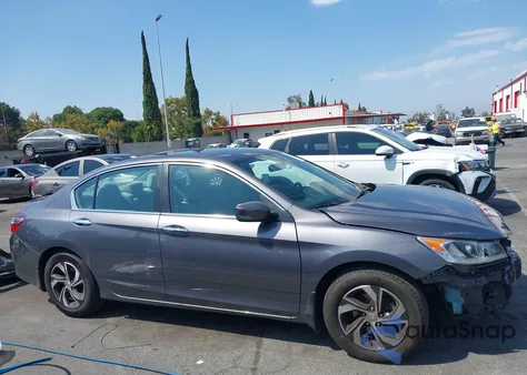 2017 Honda Accord Lx z USA, uszkodzony, nr VIN 1HGCR2F33HA054318